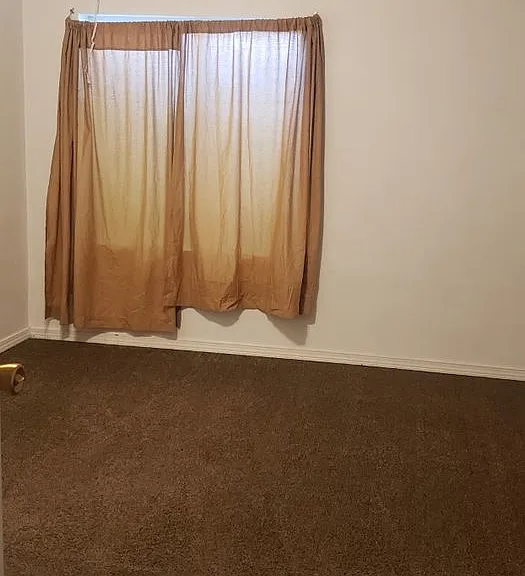 2 bedroom 1 bath lower unit-Cheney Available for a September 10th Move In!! — Photo 7