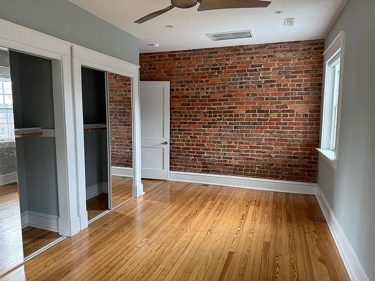 139 S Colonial Ave — Photo 4