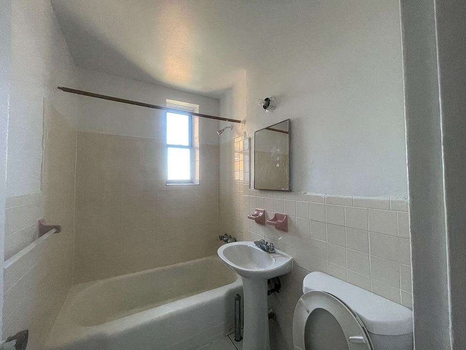 2nd image of 147-25 Northern Blvd #3F