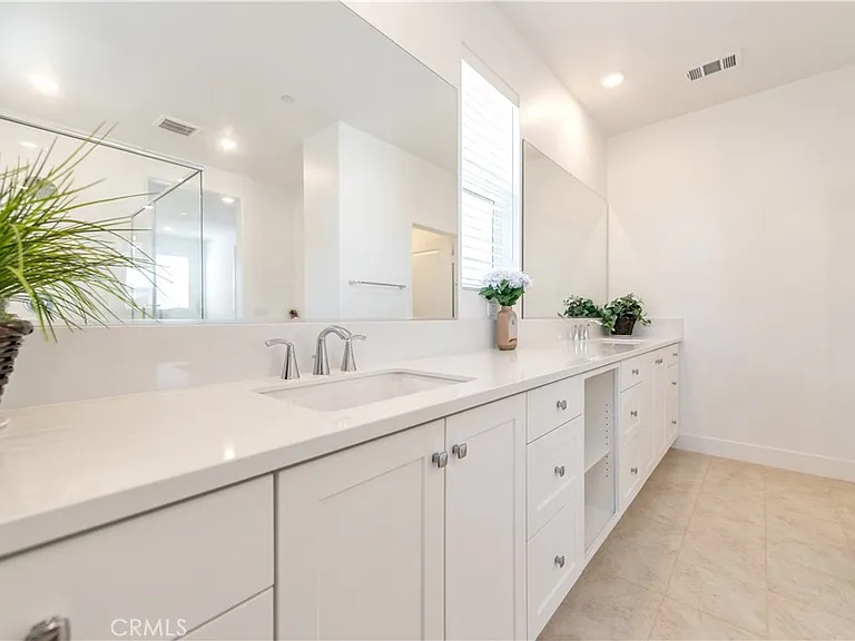 243 Yerba — Photo 25