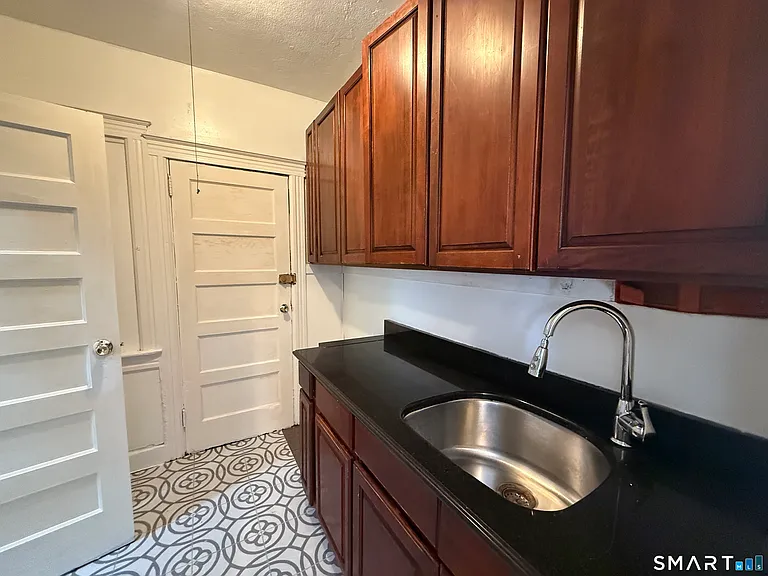 184 Fairview St #1 — Photo 5