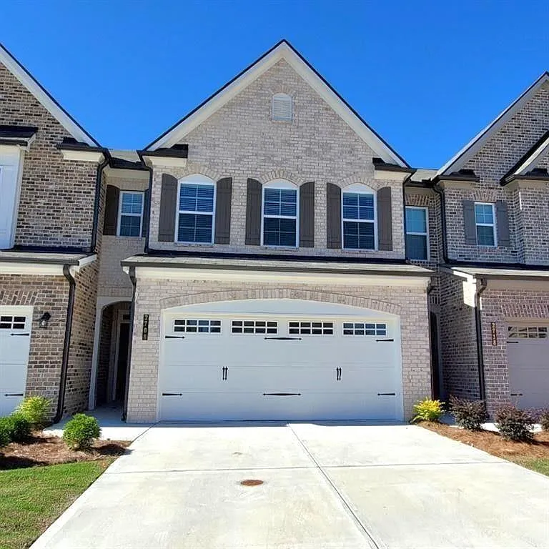 3 bed, 2.5 bath, 1988 sqft, $2,300 — Photo 3