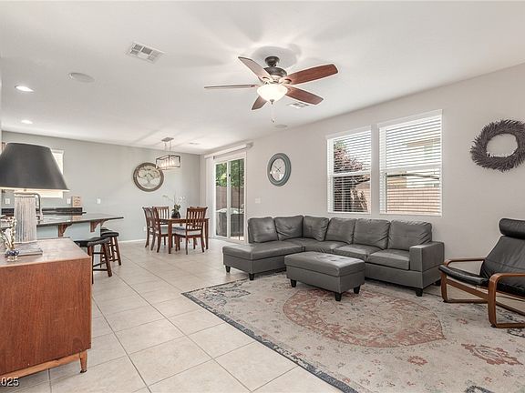 3rd image of 10528 Emerald Path Ave