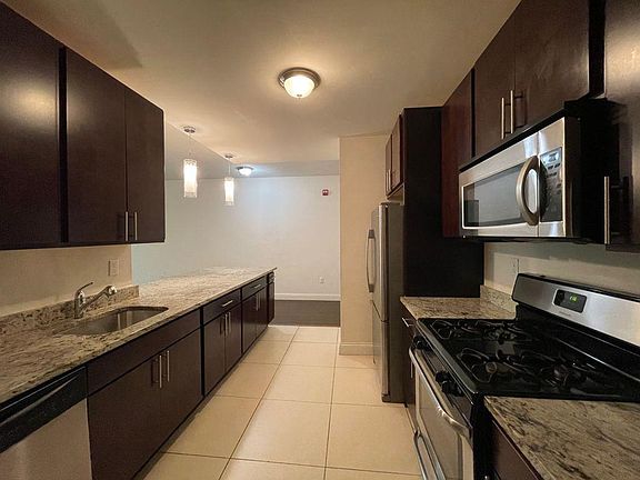 3rd image of 120 Halsted St APT 403