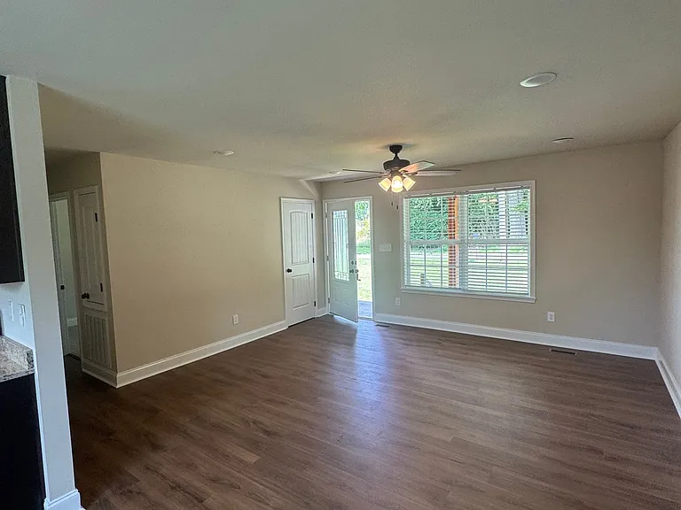 211 Wilson St — Photo 11