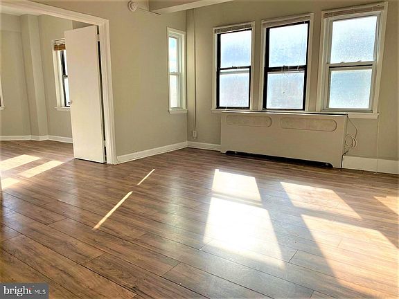 3rd image of 1321-23 Spruce St APT 2B