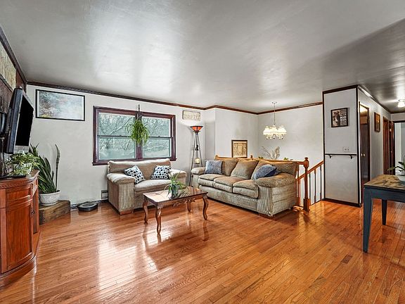 5th image of 35 Howe Rd