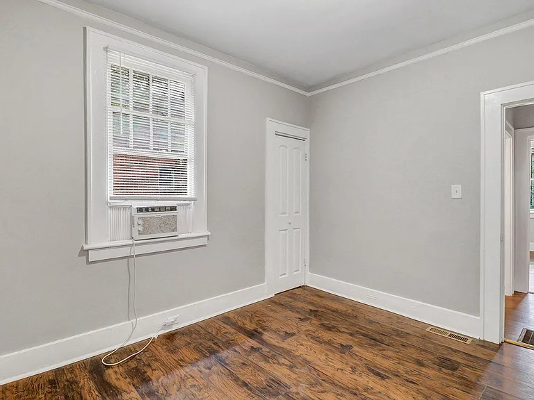 708 W Victory Dr #A — Photo 23