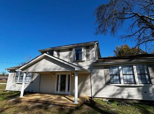 61 Red Bud Ave, Rossville, GA 30741