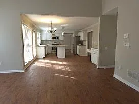 6 bed, 3.5 bath, 2532 sqft, $3,290 — Photo 4