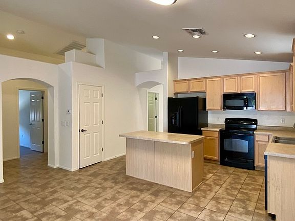 4th image of 8771 N Finfrock Dr