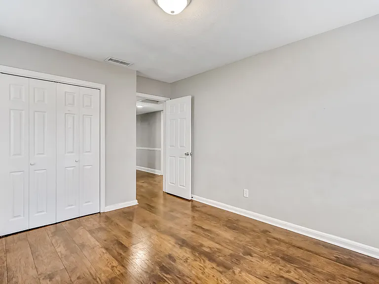 5761 Lake Lucina Dr S — Photo 36