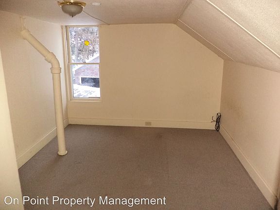 5th image of 213 1/2 E Oak St