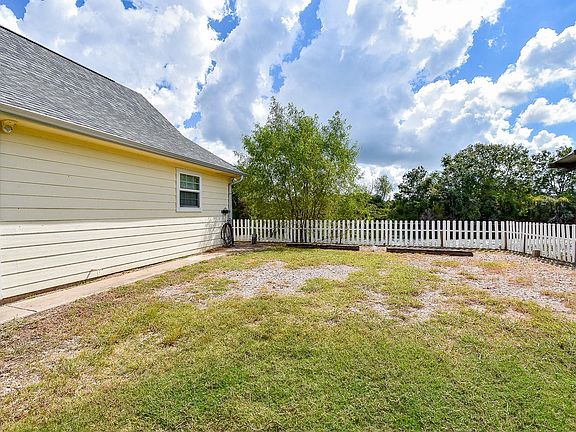 2nd image of 330 N Dixie Dr #A