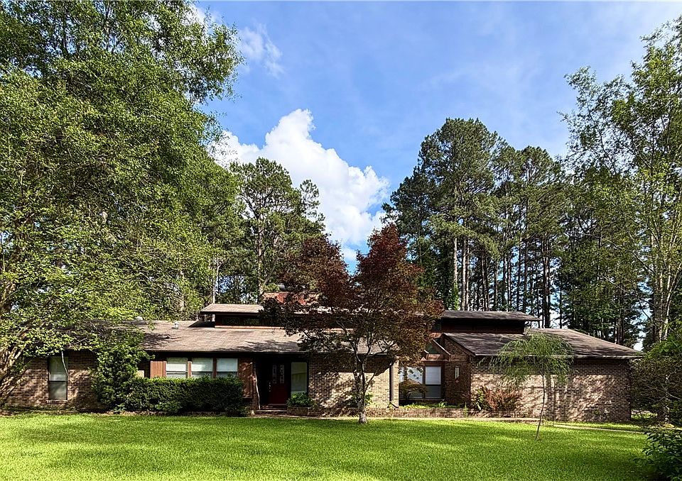 1st image of 1765 Hollyhill Dr