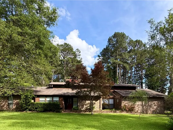 1765 Hollyhill Dr, Camden, AR 71701