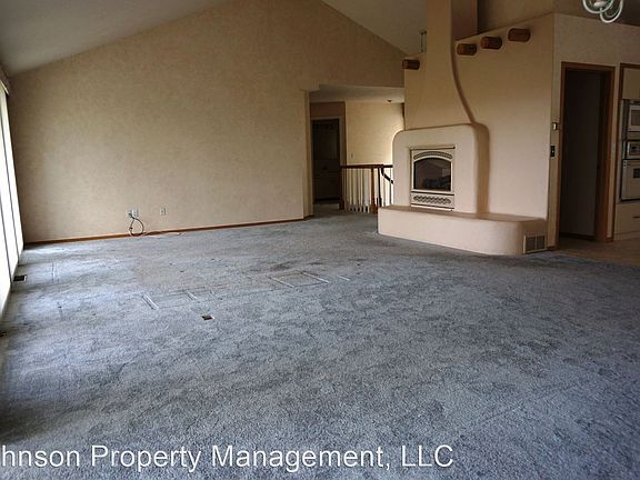4th image of 6011 N Park View Ln