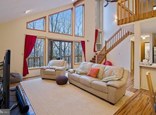 5131 Woodbridge Dr E, Bushkill, PA 18324