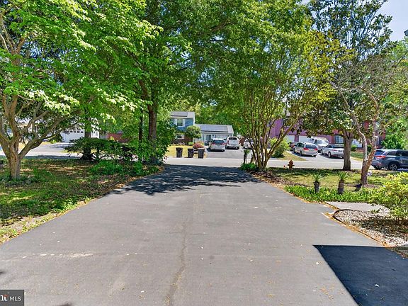 4th image of 610 Terrapin Ln