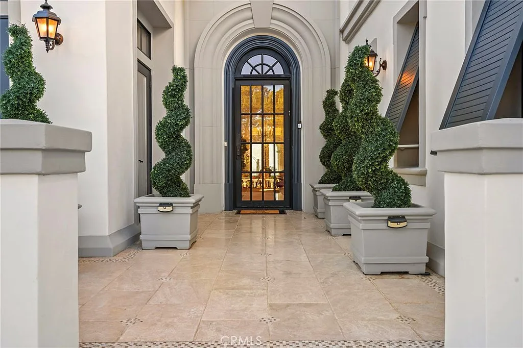 6 bed, 5.5 bath, 4709 sqft, $34,995 — Photo 3