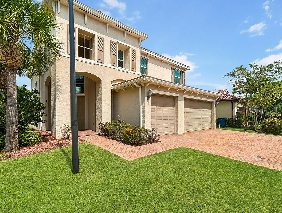Building Photo - 3001 Strada Ct