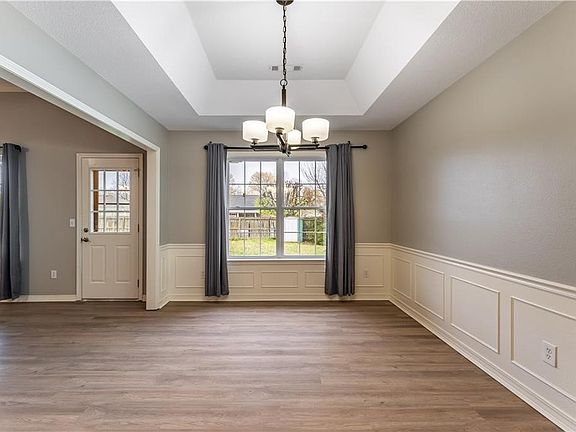 3rd image of 3016 N Quartz Dr