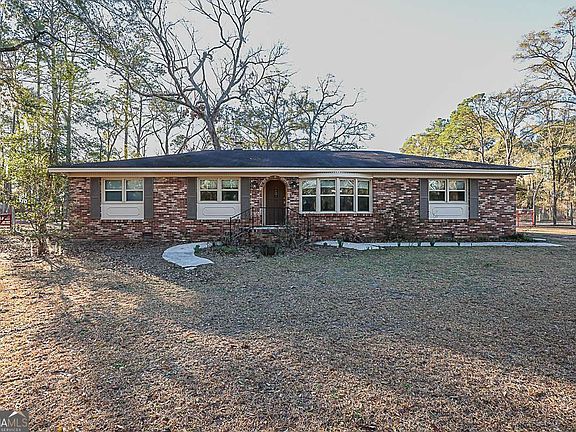 3rd image of 181 Old Lake Rd