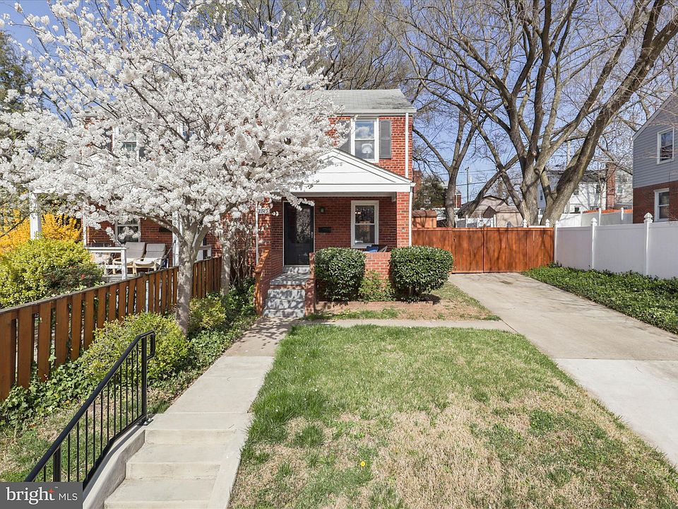 1st image of 2806 Albemarle Dr