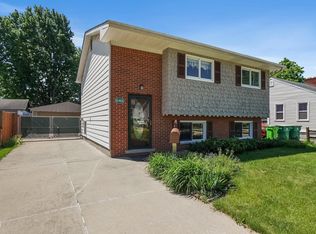 16466 Manchester Ave, Eastpointe, MI 48021