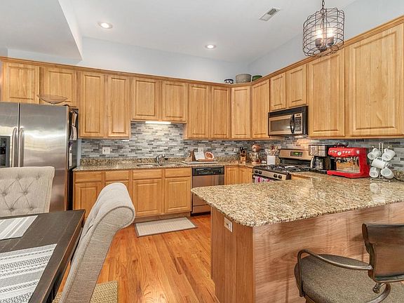4th image of 3231 W Fullerton Ave #3