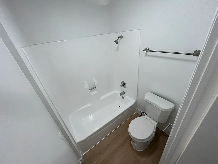 Villa Woods Apartments — Photo 16