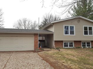 25 Oak Valley Dr, Saint Peters, MO 63376