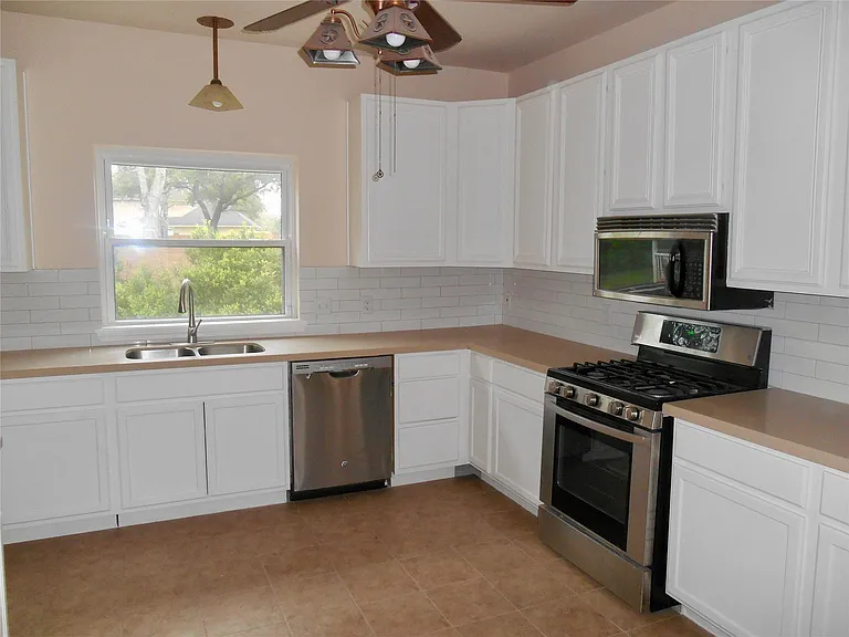 6203 Faulkner Ridge Dr — Photo 5