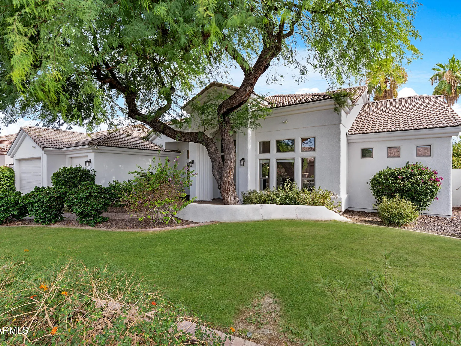 4 bed, 2.5 bath, 3413 sqft, $9,200 — Photo 2