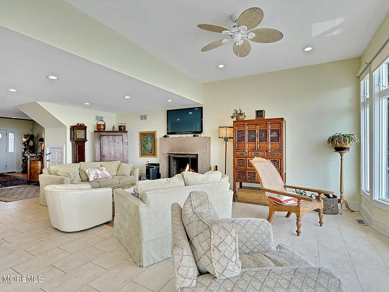 323 Cove Dr — Photo 11