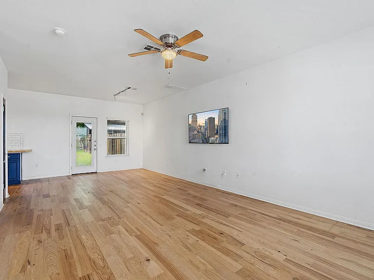2720 Oak Springs Dr — Photo 6