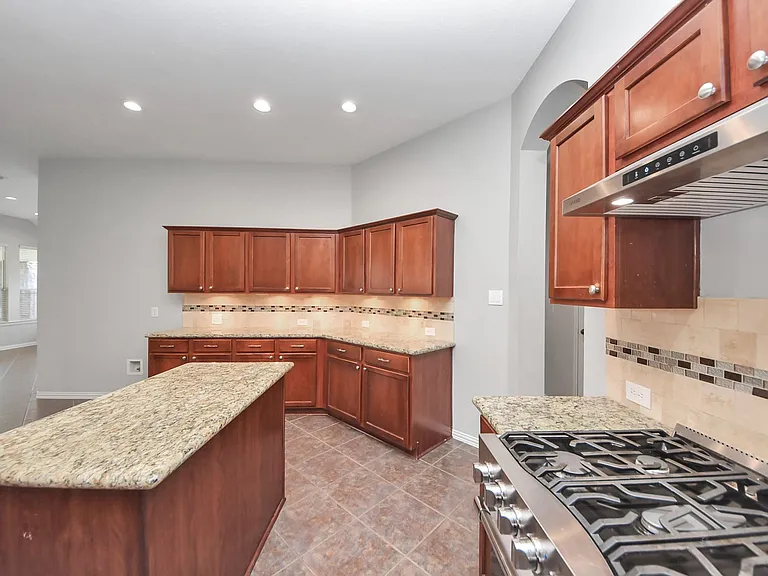 18403 Sierra Falls Ct — Photo 33