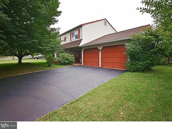 3rd image of 38 Hershey Ct