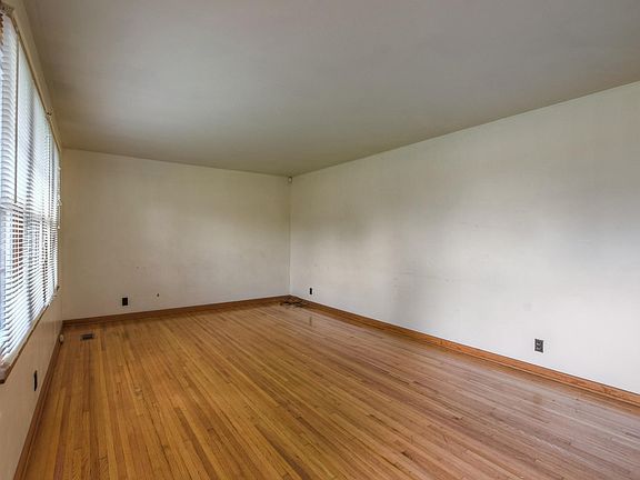 5th image of 400 Eastland Ave