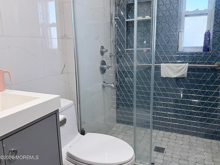 18 Howland Ave — Photo 10