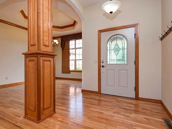 4th image of 630 Meadowgate Drive