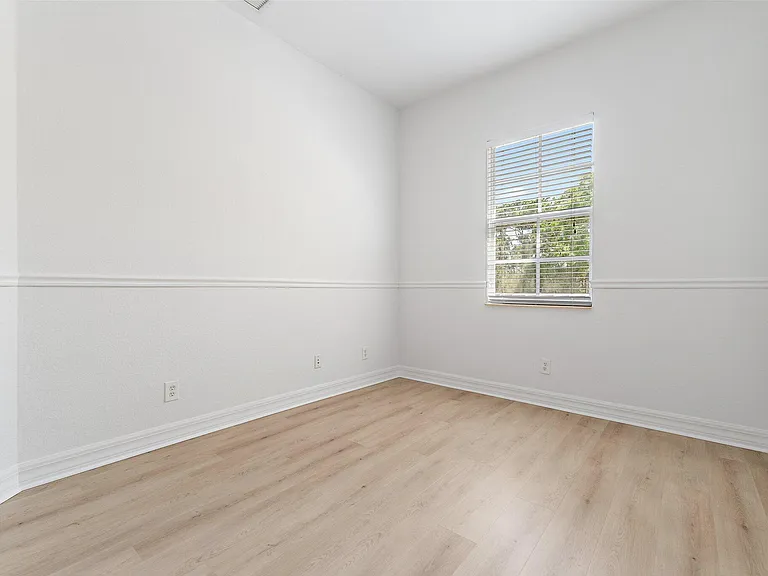 150 Lismore Ln — Photo 33