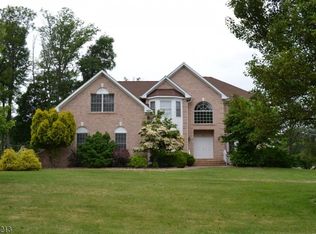 43 Angus Ln, Warren, NJ 07059