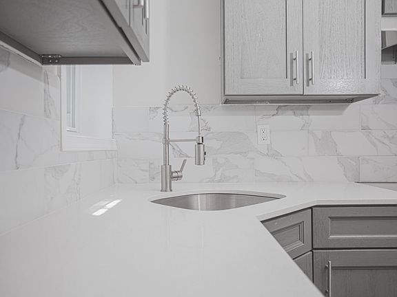 5th image of 2055 W York St #19