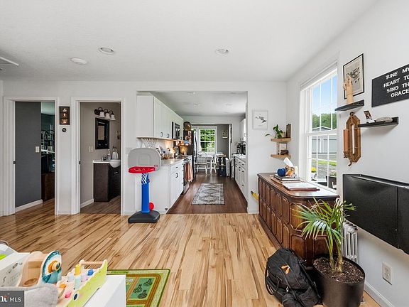 4th image of 408 M St