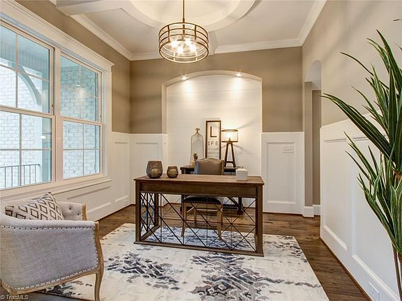 3rd image of 5501 Briardenn Ct