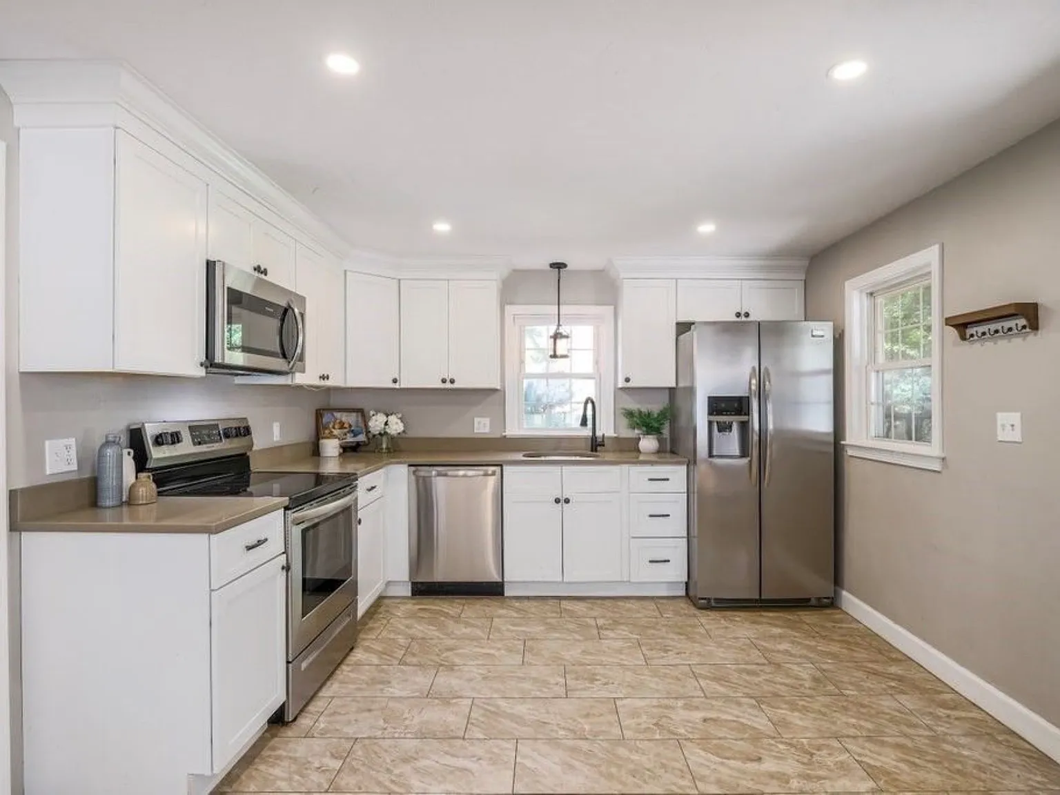 3 bed, 1550 sqft, $3,700 — Photo 3
