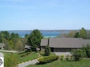 6215 Red Fox Run, Traverse City, MI 49686