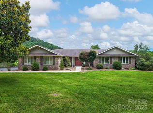 30 Beaumont Dr, Hendersonville, NC 28739