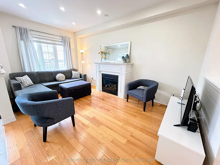 55 Dufay Rd — Photo 7